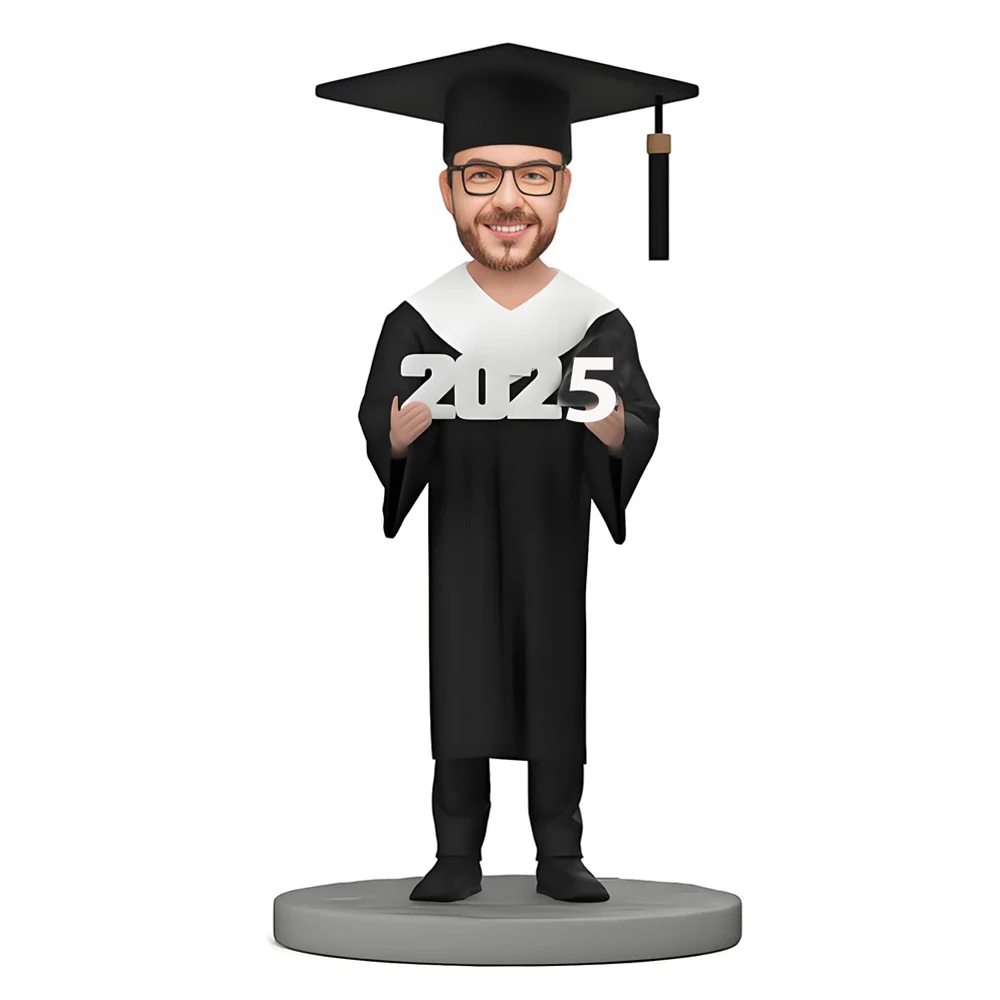 Выпускники 2025 года в черной униформе во время выпускного сезона Бобблхеды по индивидуальному заказу, фигурки ручной работы, персонализированная скульптура
Выпускники 2025 года в черной униформе во время выпускного сезона Бобблхеды по индивидуальному заказу, фигурки ручной работы, персонализированная скульптура