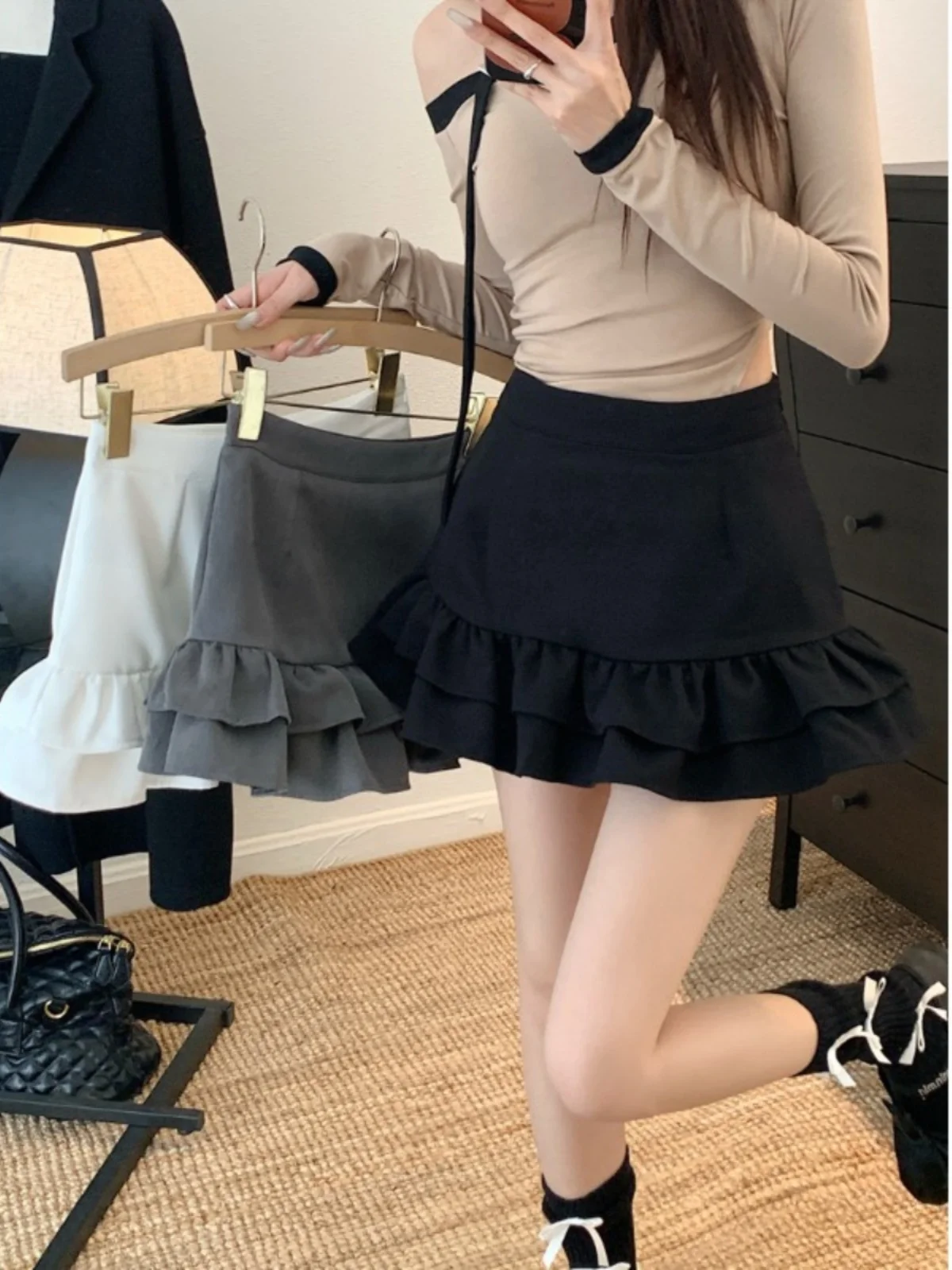 Black Casual Short Pants Skirt Women's Spring Summer New Fashion Slimming Sexy Girl Lace Trim A-Line Skirt Half-length Pants
Black Casual Short Pants Skirt Women's Spring Summer New Fashion Slimming Sexy Girl Lace Trim A-Line Skirt Half-length Pants
