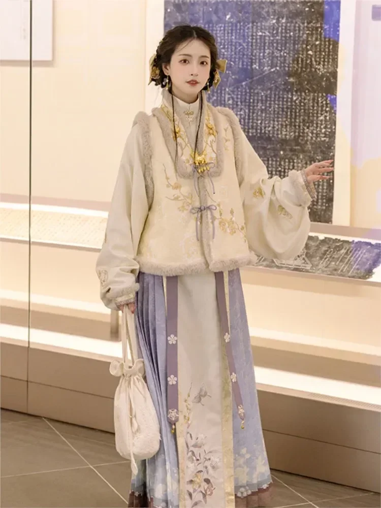 2023 осень/зима, новый китайский костюм Hanfu, женская утолщенная юбка с вышивкой и лицом лошади Xianqi, древняя одежда, костюм из трех предметов
2023 осень/зима, новый китайский костюм Hanfu, женская утолщенная юбка с вышивкой и лицом лошади Xianqi, древняя одежда, костюм из трех предметов