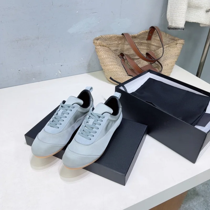 2026 Spring New Collection: Silk-Embroidered Plaid Trainers, Soft-Soled Ballet Shoes, Lightweight, Casual Footwear.
2026 Spring New Collection: Silk-Embroidered Plaid Trainers, Soft-Soled Ballet Shoes, Lightweight, Casual Footwear.