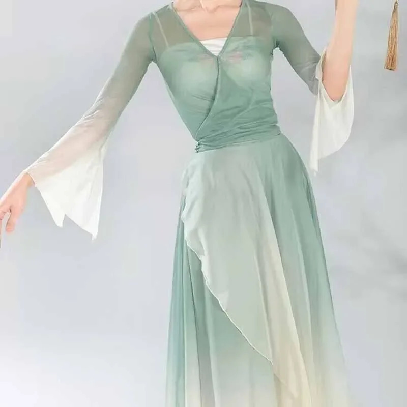 Classical dancer performance costumes elegant cardigan practice clothes body rhyme long outer gauze Chinese style folk dance
Classical dancer performance costumes elegant cardigan practice clothes body rhyme long outer gauze Chinese style folk dance