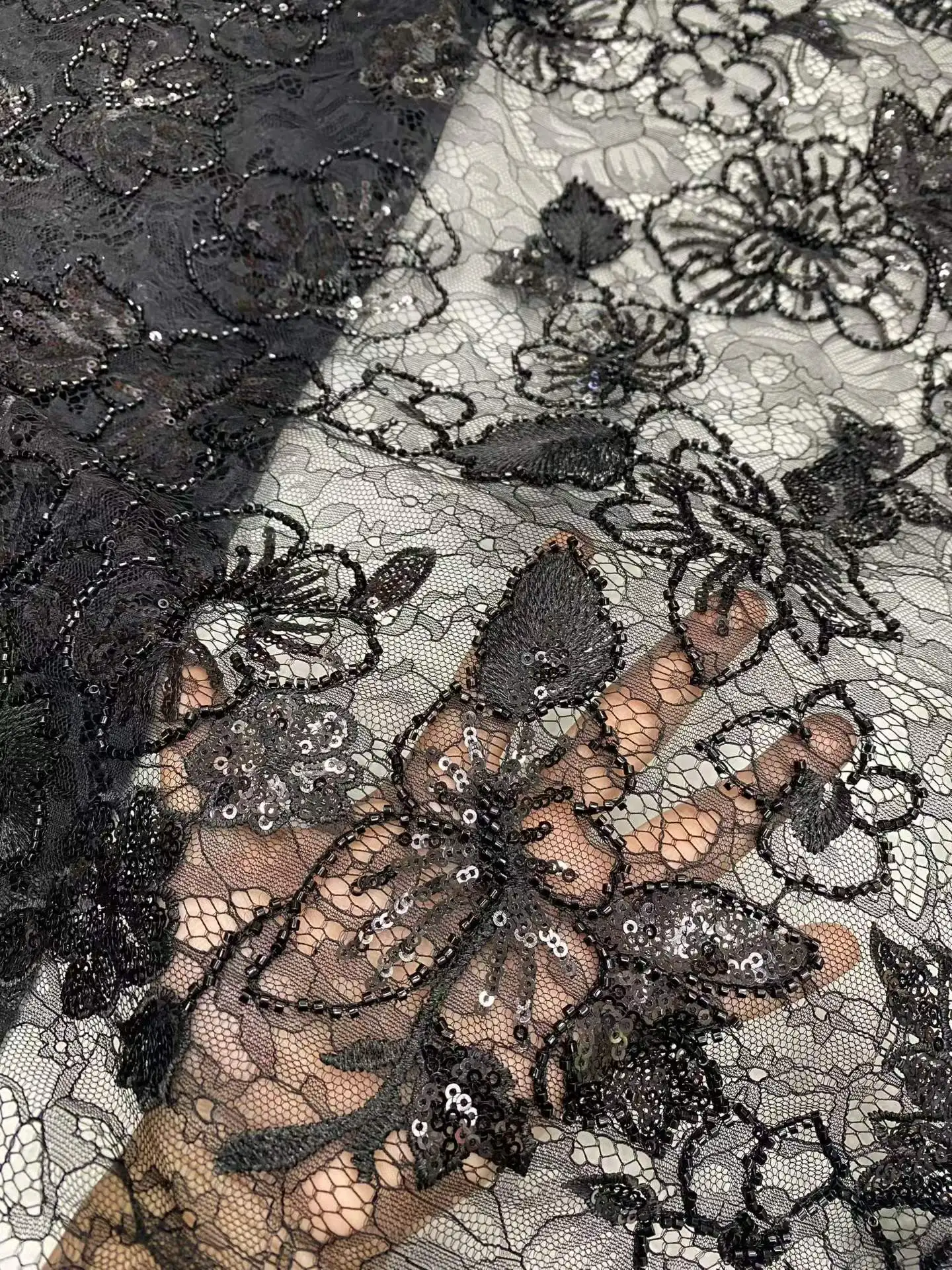 Черная африканская кружевная ткань с пайетками 2026: высококачественная вышитая бисером кружевная ткань для свадебных и праздничных платьев
Черная африканская кружевная ткань с пайетками 2026: высококачественная вышитая бисером кружевная ткань для свадебных и праздничных платьев