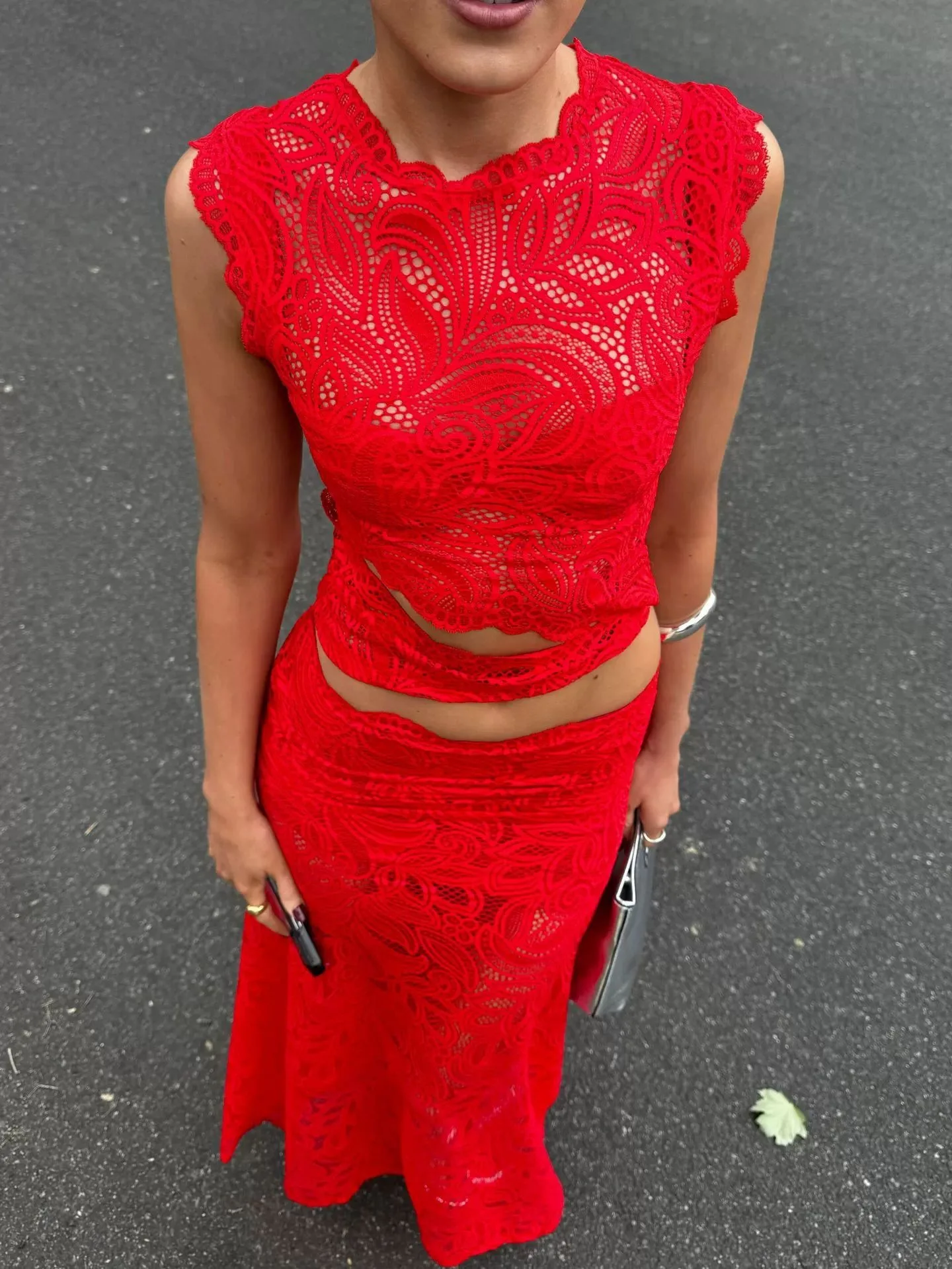 European And American Fashion Red Lace Two-Piece Women'S Summer Sexy Irregular Top Paired With Fishtail Skirt Set
European And American Fashion Red Lace Two-Piece Women'S Summer Sexy Irregular Top Paired With Fishtail Skirt Set