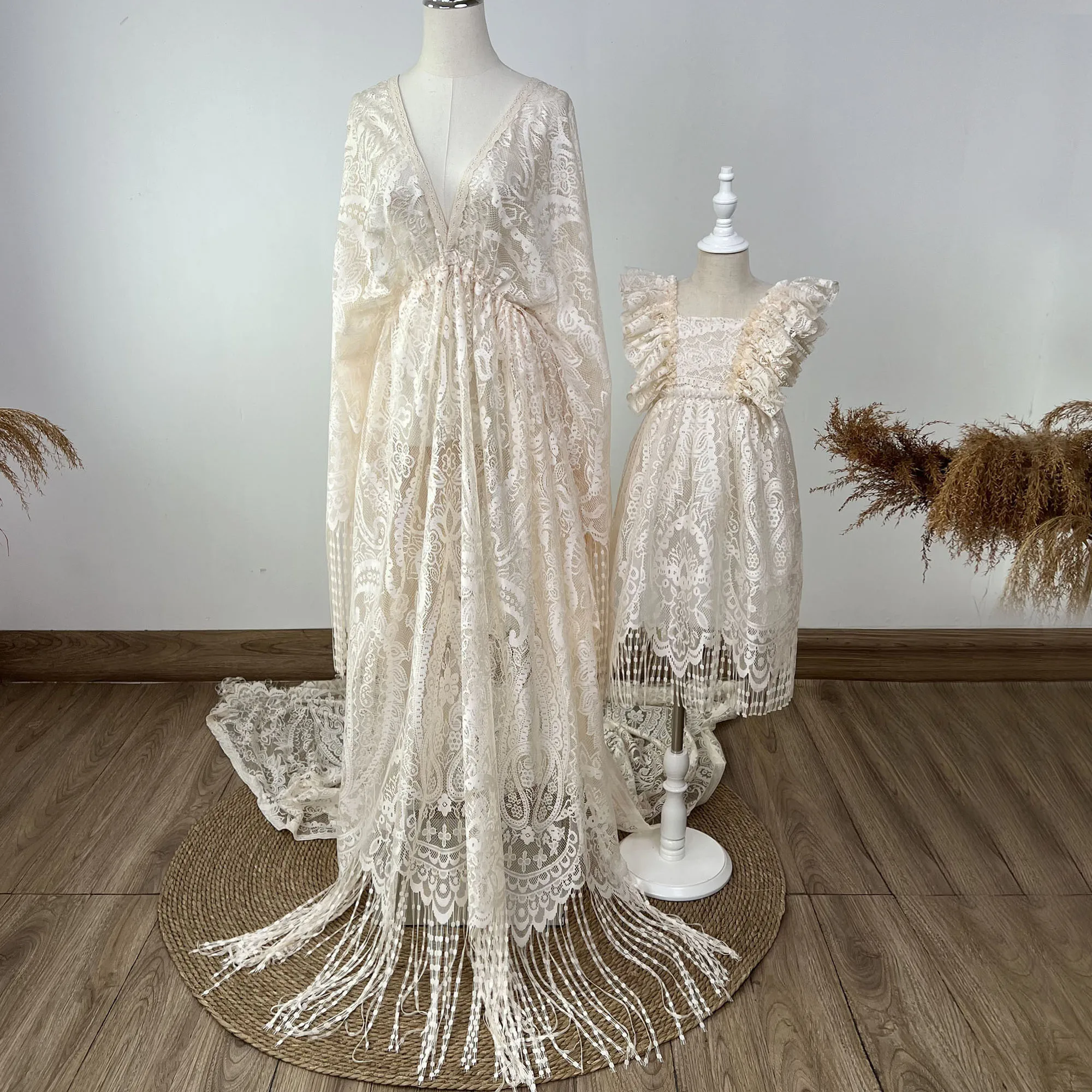 Don&Judy Lace Fringe Maternity Gown Set with Two Matching Child Dresses Deep V Neck Long Sleeve Sheer Tulle Maxi Dress for Photo
Don&Judy Lace Fringe Maternity Gown Set with Two Matching Child Dresses Deep V Neck Long Sleeve Sheer Tulle Maxi Dress for Photo