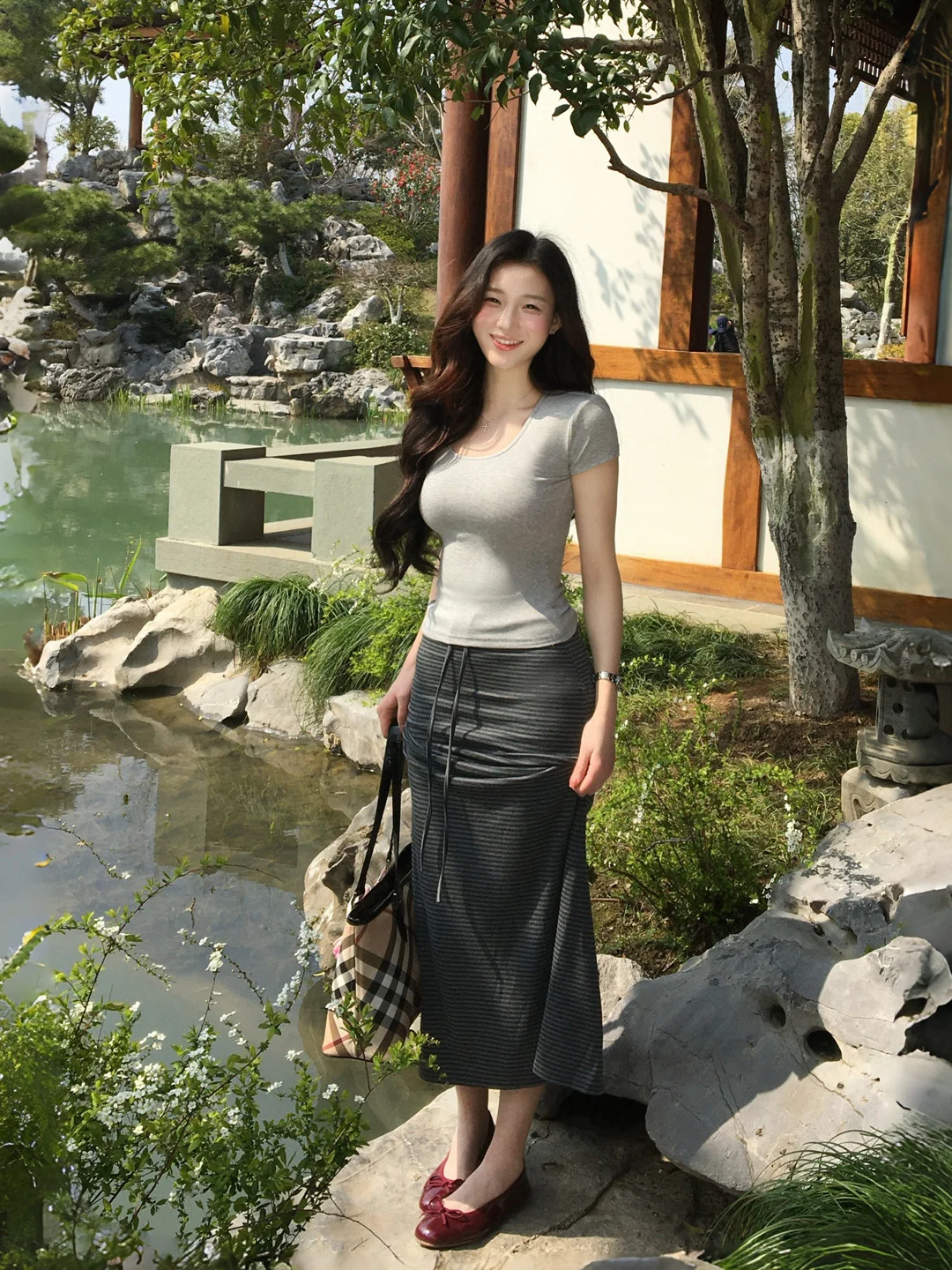 Zhang Xiaohan Women's Slim Fit Striped Halter Neck Dress Comfortable High Waist Straight Cut Long Skirt Korean Style
Zhang Xiaohan Women's Slim Fit Striped Halter Neck Dress Comfortable High Waist Straight Cut Long Skirt Korean Style