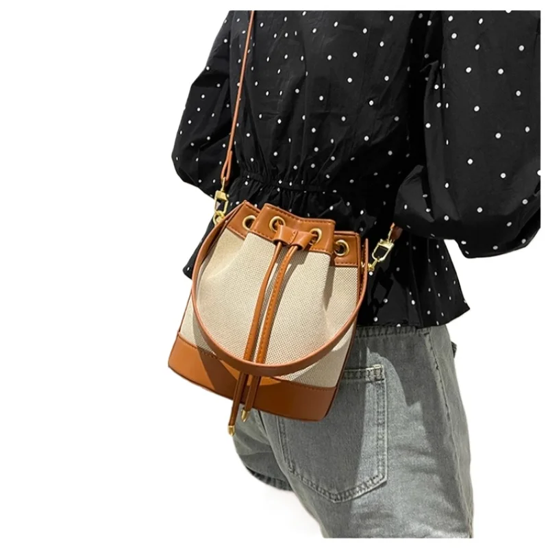 Splicing hit color single shoulder crossbody bag 2025 fashion hundred personality woven bag drawstring straw handbag
Splicing hit color single shoulder crossbody bag 2025 fashion hundred personality woven bag drawstring straw handbag