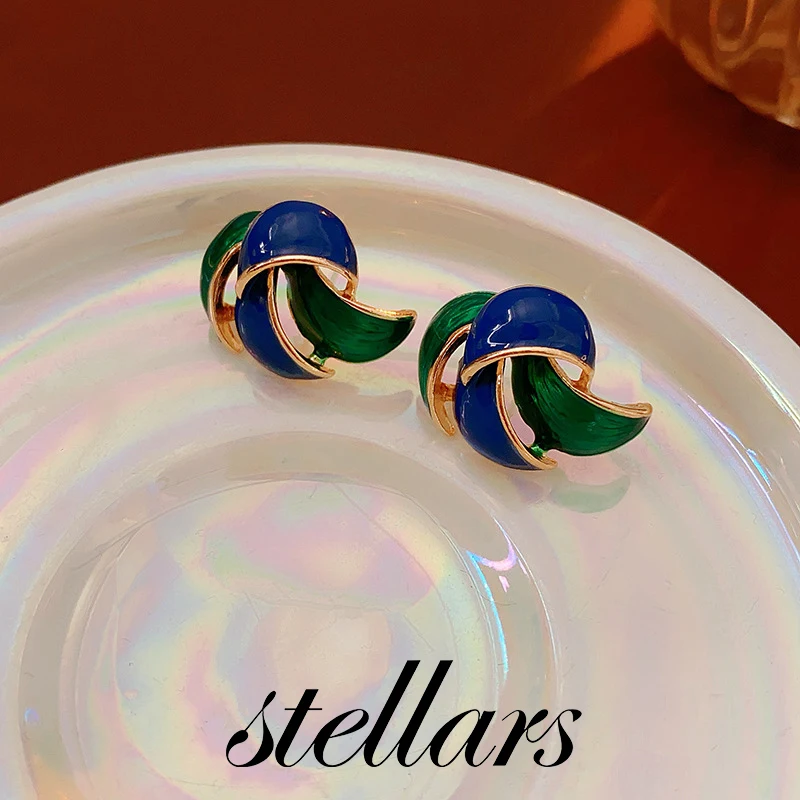 Vintage Blue & Green Enamel Geometric Stud Earrings Luxury Retro Statement Jewelry for Women - High-End Color-Blocked Design
Vintage Blue & Green Enamel Geometric Stud Earrings Luxury Retro Statement Jewelry for Women - High-End Color-Blocked Design