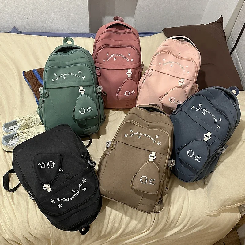 Новые однотонные трендовые милые школьные сумки большой емкости, высококачественный универсальный повседневный рюкзак, горячая распродажа, дорожные сумки в западном стиле
Новые однотонные трендовые милые школьные сумки большой емкости, высококачественный универсальный повседневный рюкзак, горячая распродажа, дорожные сумки в западном стиле