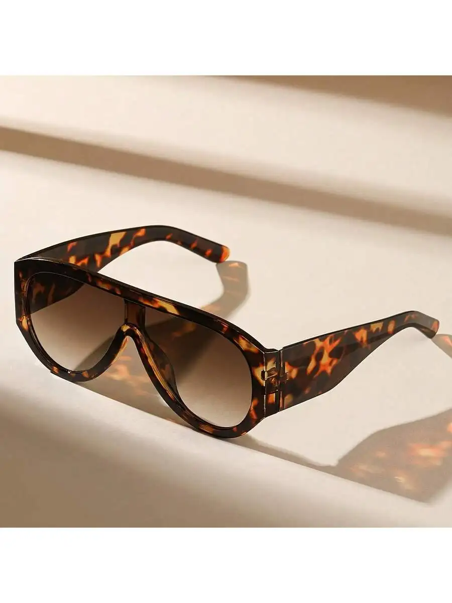 Oversized Square Frame Tortoiseshell Sunglasses With Round Edges For Women
Oversized Square Frame Tortoiseshell Sunglasses With Round Edges For Women