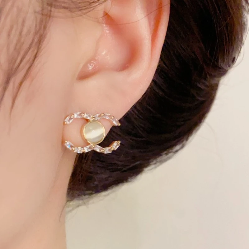 A Delicate, Small, Versatile and Fashionable Party Accessory for Women with Zircon Letters and Cat's Eye Earrings
A Delicate, Small, Versatile and Fashionable Party Accessory for Women with Zircon Letters and Cat's Eye Earrings