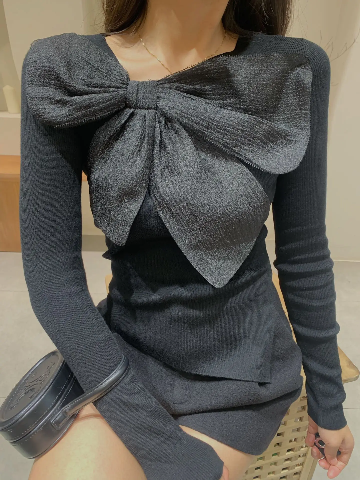 New 2024 Black Sweater Knitwear Big Bow Patchwork Women Tops Irregular Slim Long Sleeve Knitted Pullover Jumper Casual 42902
New 2024 Black Sweater Knitwear Big Bow Patchwork Women Tops Irregular Slim Long Sleeve Knitted Pullover Jumper Casual 42902