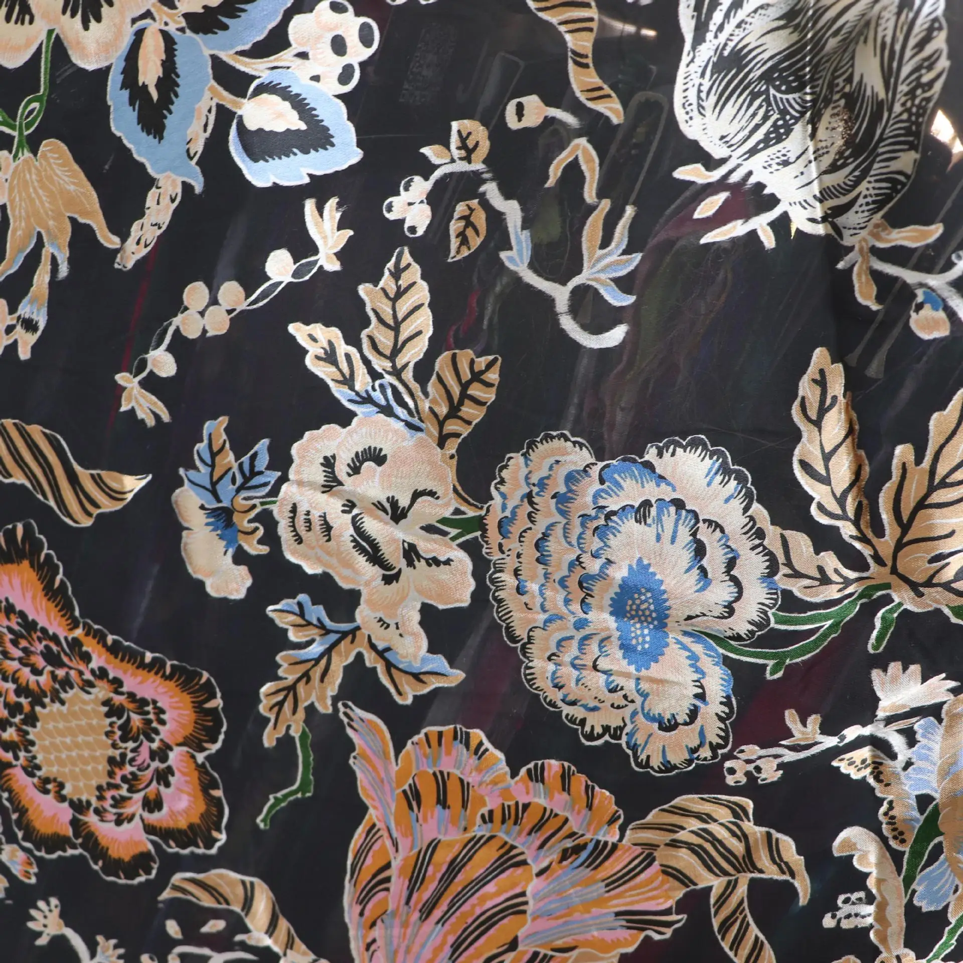5682 Woven Brocade Sticky Velvet Printed Burnt out Burnt Flower Acid Printed Lustrine Velvet Fabric Nightdress Cheongsam
5682 Woven Brocade Sticky Velvet Printed Burnt out Burnt Flower Acid Printed Lustrine Velvet Fabric Nightdress Cheongsam