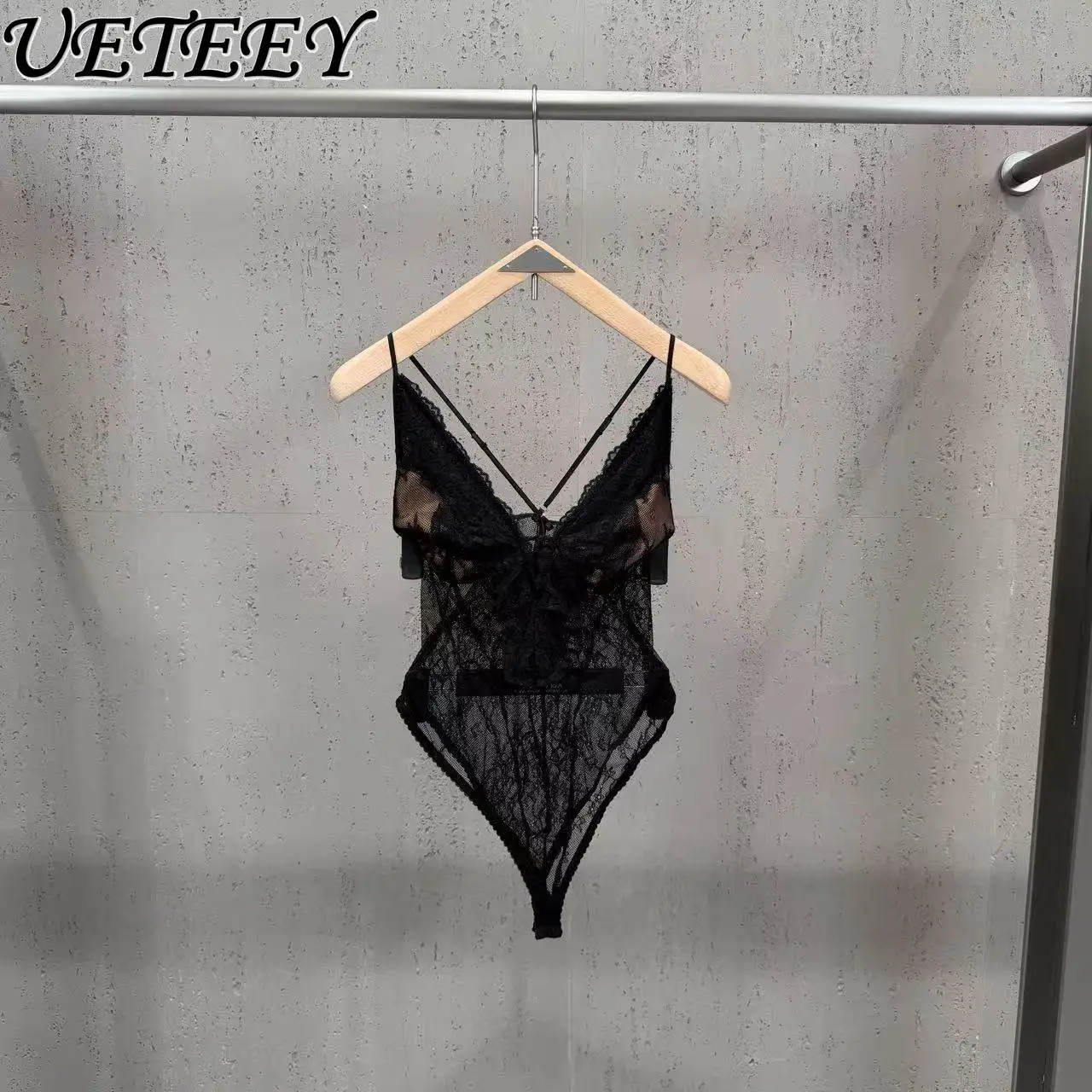 Новинка лета 2026: Модный женский облегающий черный боди-комбинезон с кружевом и перекрестными бретелями в европейском и американском стиле
Новинка лета 2026: Модный женский облегающий черный боди-комбинезон с кружевом и перекрестными бретелями в европейском и американском стиле