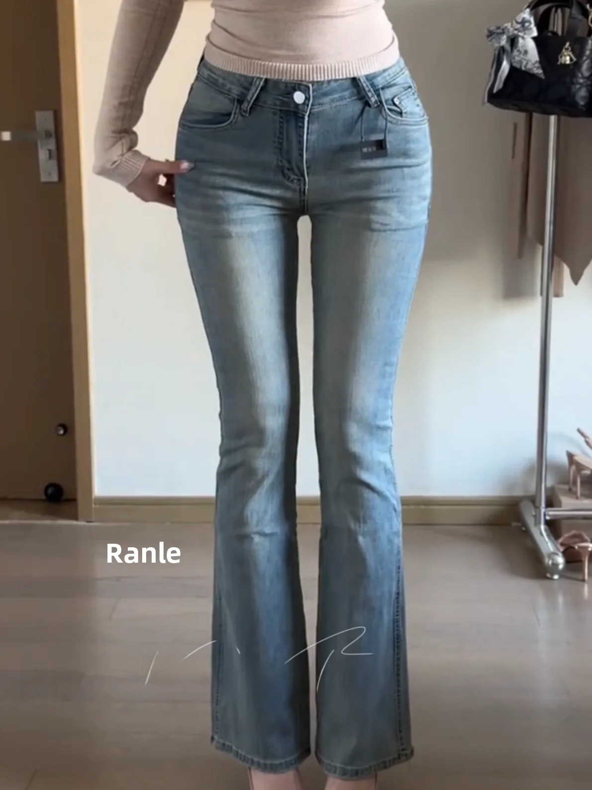 Retro Washed High Elastic Slimming Women's Jeans Hip Lifting Denim Pants Pocket Design Micro Flared Long Trousers
Retro Washed High Elastic Slimming Women's Jeans Hip Lifting Denim Pants Pocket Design Micro Flared Long Trousers