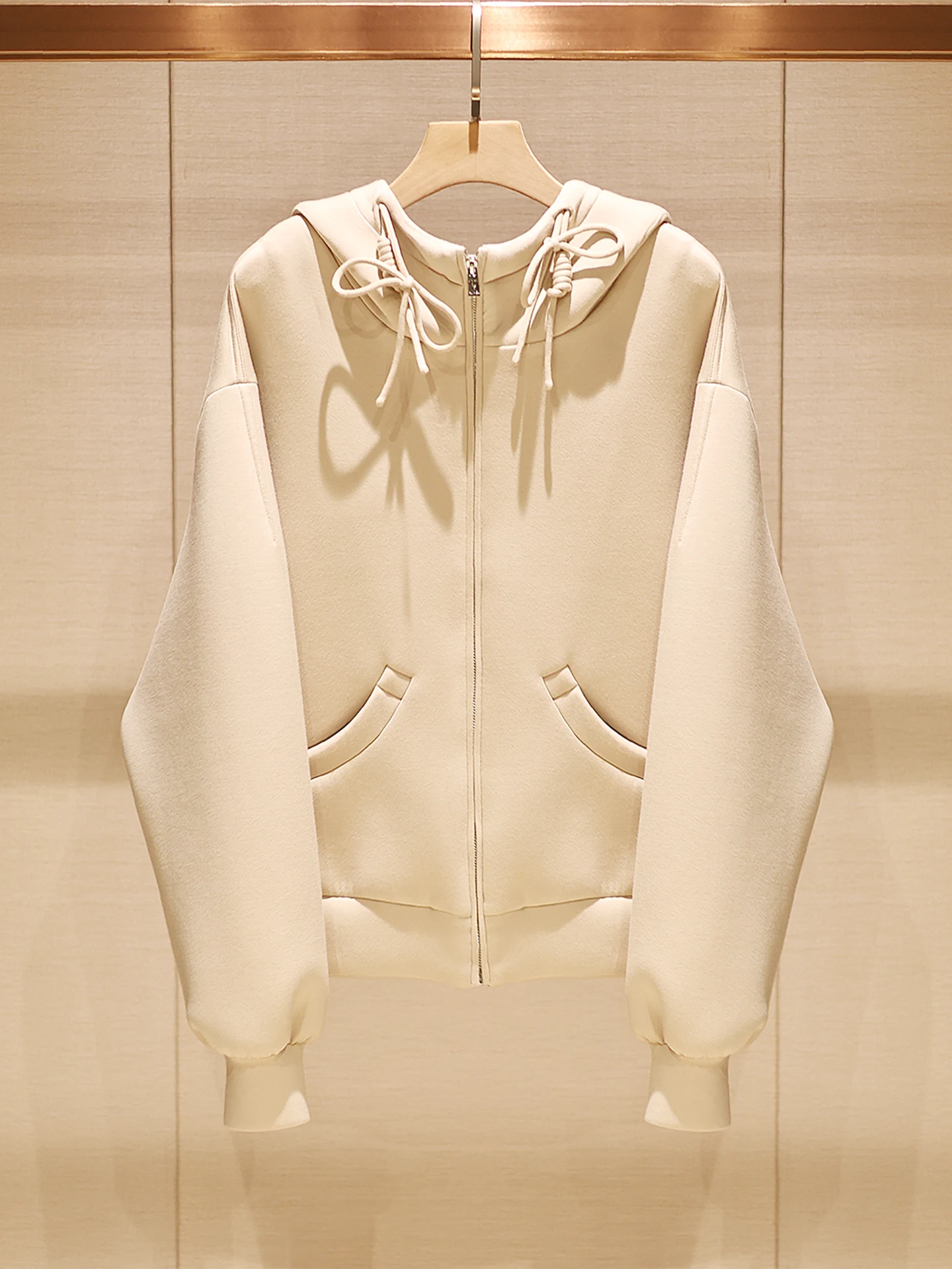 Женская толстовка Miu Sle с капюшоном на молнии, цвет хаки, с узлом, осенняя новинка, женский комфортный топ с длинными рукавами
Женская толстовка Miu Sle с капюшоном на молнии, цвет хаки, с узлом, осенняя новинка, женский комфортный топ с длинными рукавами