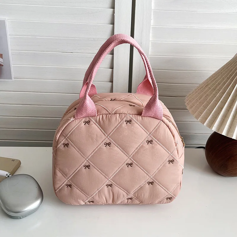 Портативная дорожная косметичка для женщин, водонепроницаемый чехол для хранения помады и косметики, новинка 2025 года, маленький размер
Портативная дорожная косметичка для женщин, водонепроницаемый чехол для хранения помады и косметики, новинка 2025 года, маленький размер