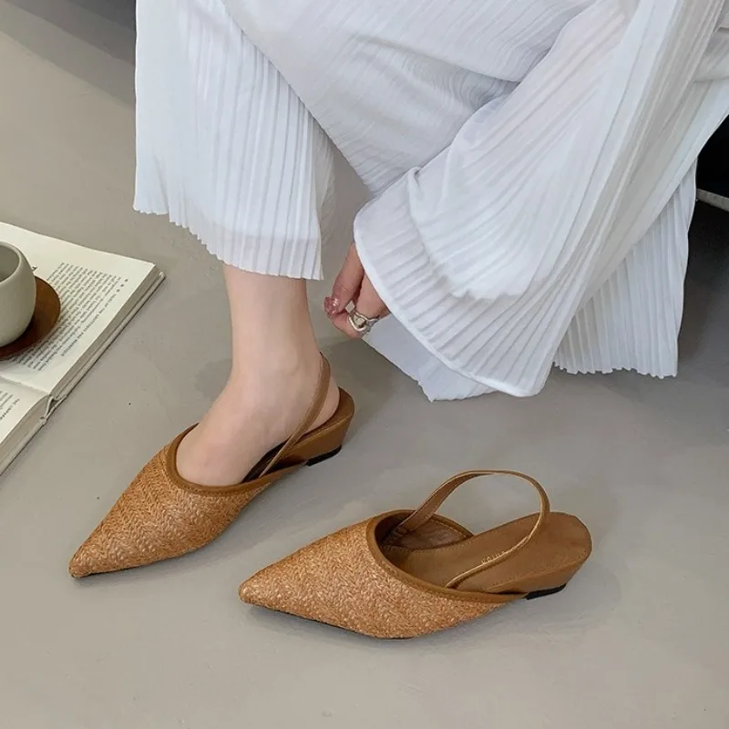 French Niche Woven Baotou Half Slippers for Women, Summer Slip-on Wedge Pointed Toe Single Shoes
French Niche Woven Baotou Half Slippers for Women, Summer Slip-on Wedge Pointed Toe Single Shoes