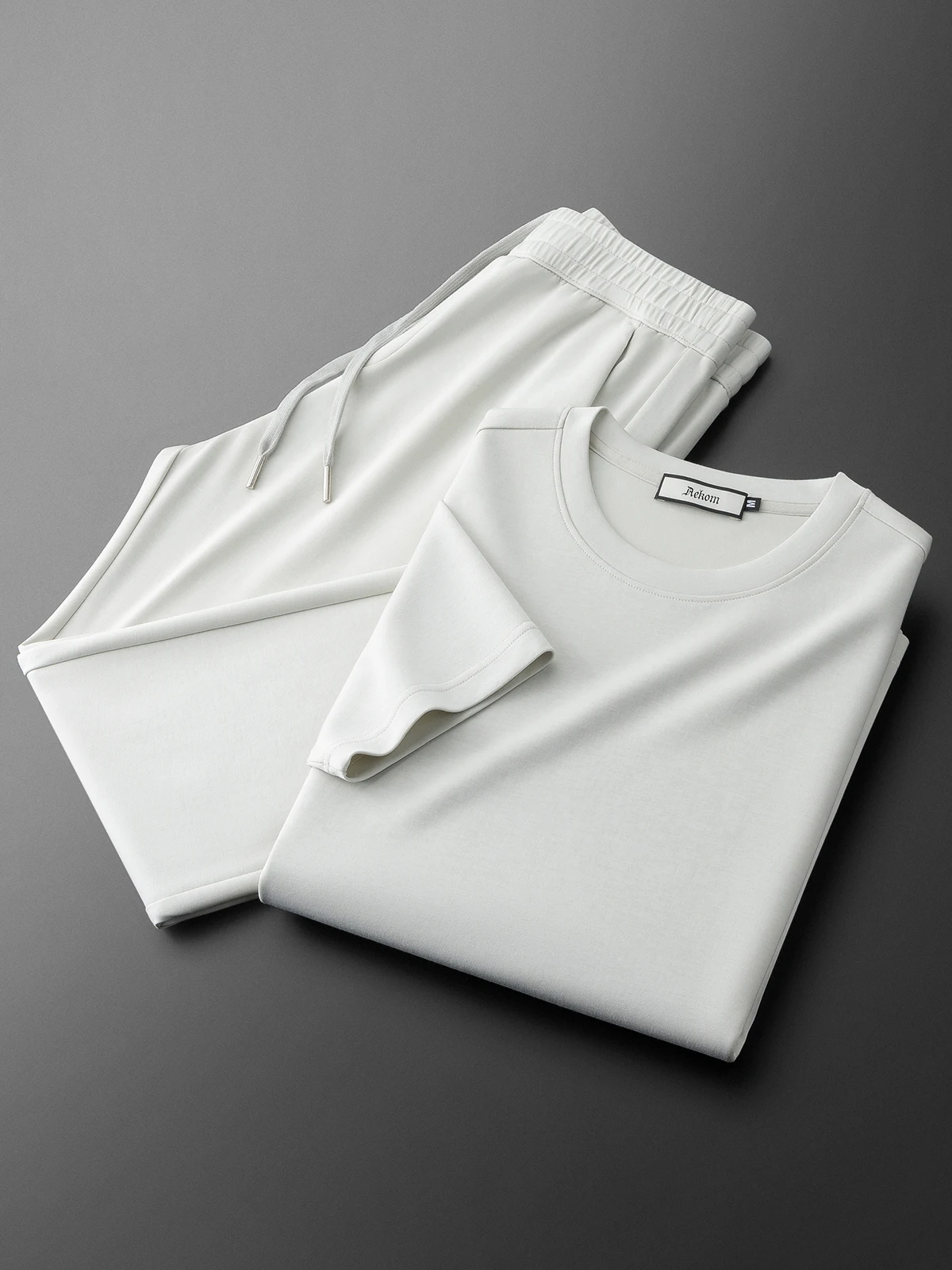 Летний легкий спортивный костюм из модального хлопка класса люкс, повседневный комплект из двух предметов с круглым вырезом и коротким рукавом для мужчин, дышащий, с воздушной прослойкой
Летний легкий спортивный костюм из модального хлопка класса люкс, повседневный комплект из двух предметов с круглым вырезом и коротким рукавом для мужчин, дышащий, с воздушной прослойкой