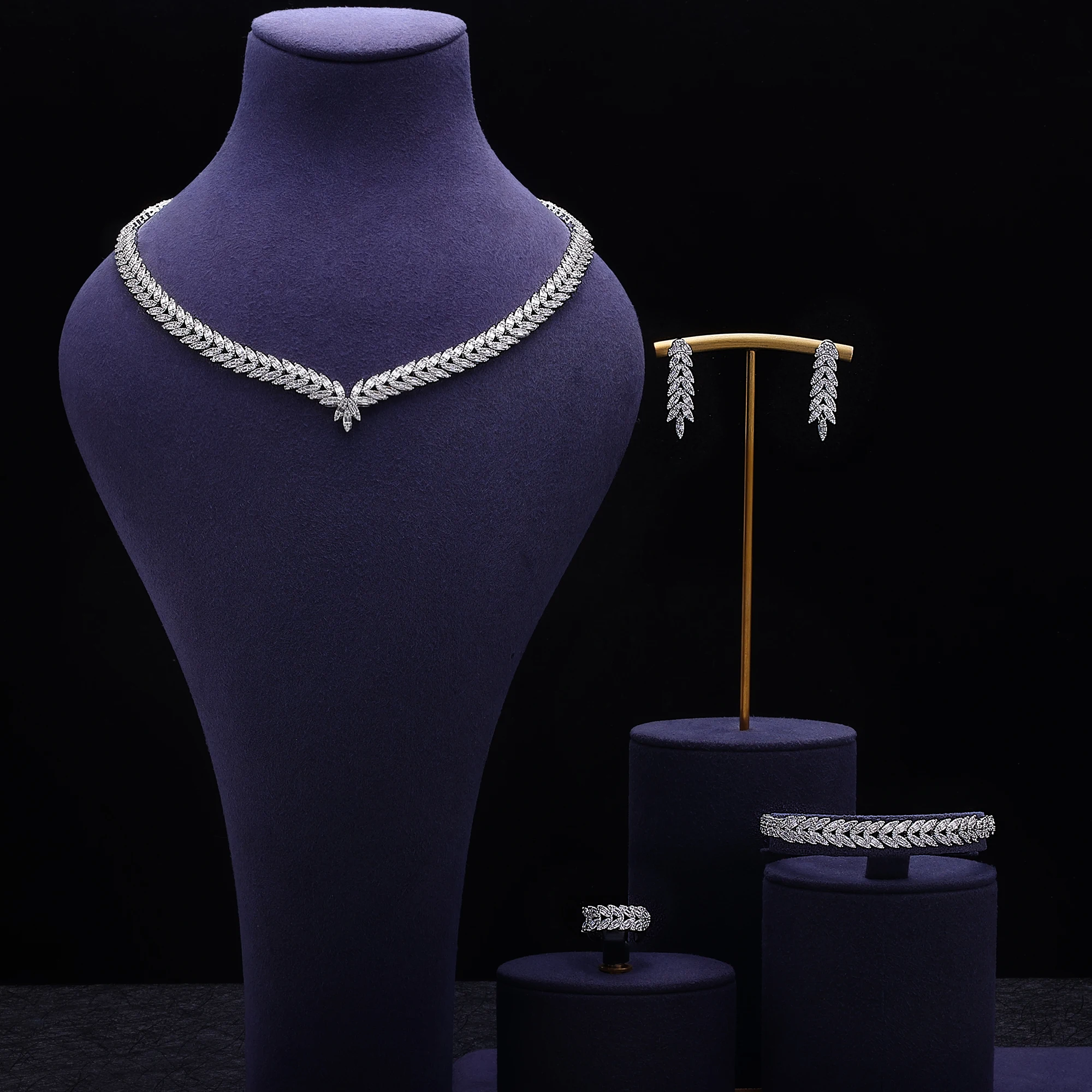 2024 Популярный свадебный комплект ювелирных изделий с цирконием, женское праздничное платье, 4 шт., свадебные украшения, ожерелье, серьги, комплект свадебных аксессуаров
2024 Популярный свадебный комплект ювелирных изделий с цирконием, женское праздничное платье, 4 шт., свадебные украшения, ожерелье, серьги, комплект свадебных аксессуаров