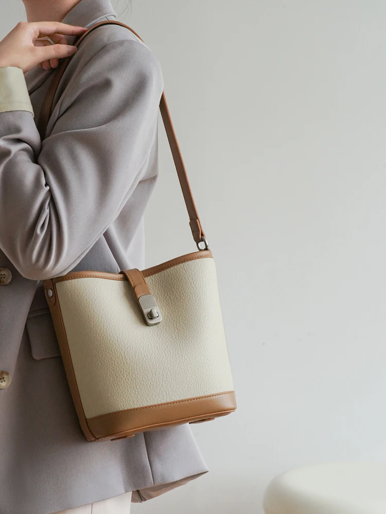 Fashionable Bucket Bag Women's Commuter Handbag Contrast Color Single Shoulder Bag Soft PU Leather Korean Style Casual Bag
Fashionable Bucket Bag Women's Commuter Handbag Contrast Color Single Shoulder Bag Soft PU Leather Korean Style Casual Bag