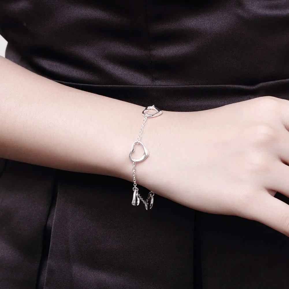 Hot selling European and American fashion jewelry Rolo Five Love Heart Heart shaped Bracelet Women's Chain Valentine's Gift
Hot selling European and American fashion jewelry Rolo Five Love Heart Heart shaped Bracelet Women's Chain Valentine's Gift