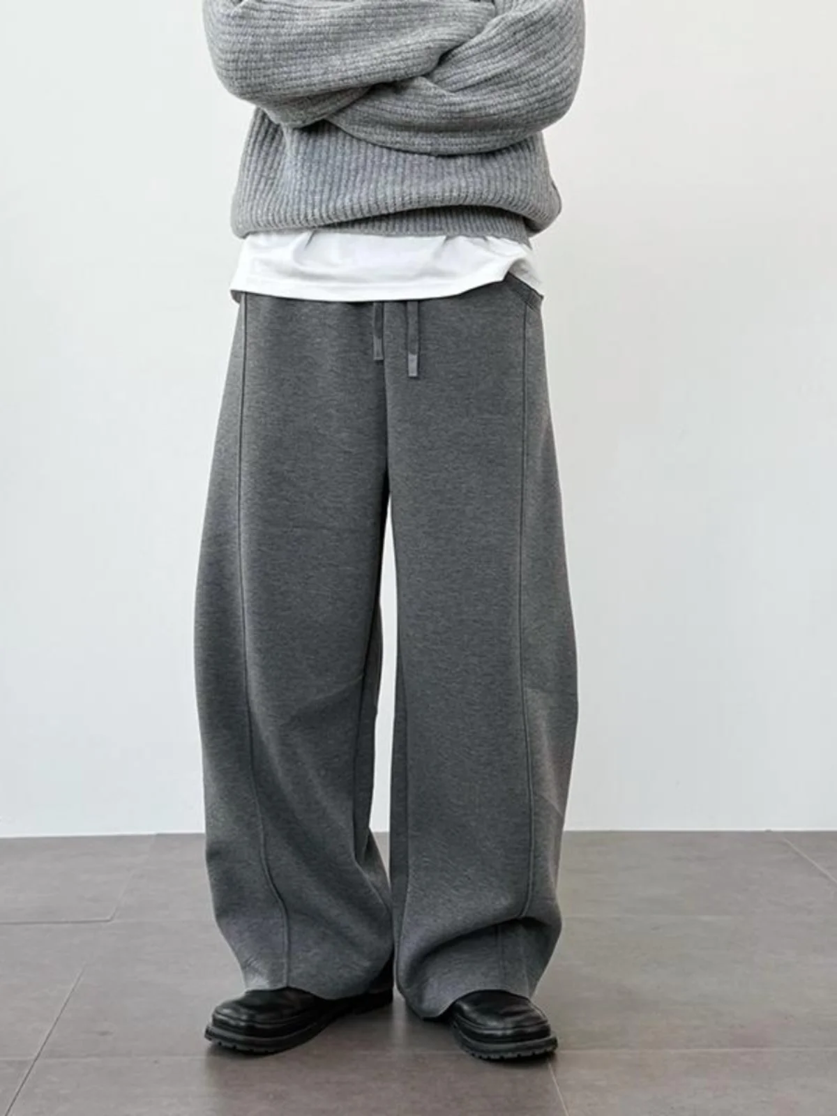 Американские повседневные брюки, мужские весенне-осенние простые свободные прямые повседневные спортивные штаны, драпировка, нож с изгибом банана
Американские повседневные брюки, мужские весенне-осенние простые свободные прямые повседневные спортивные штаны, драпировка, нож с изгибом банана