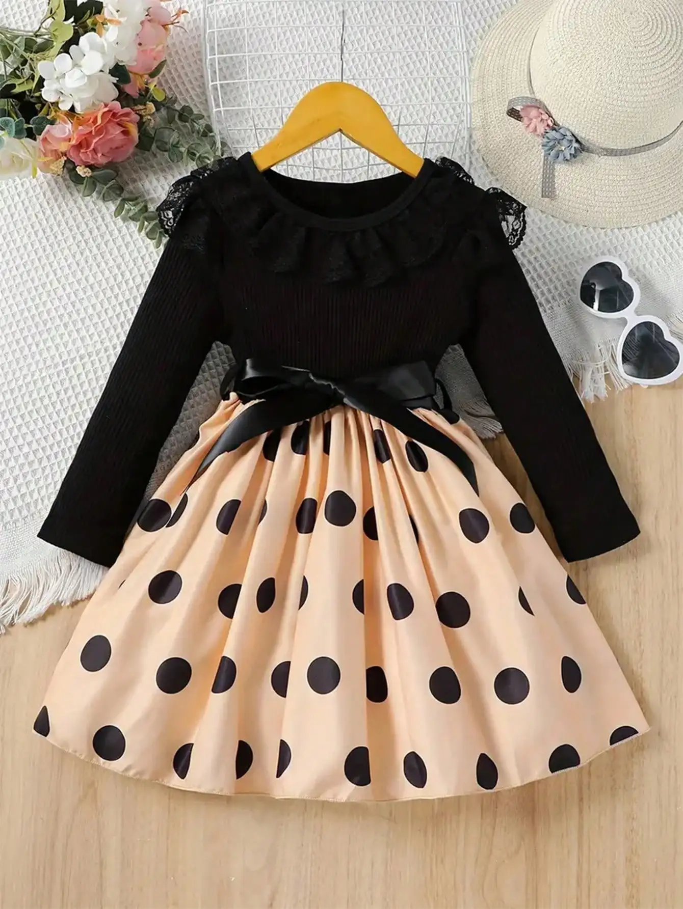 2026 casual new girls' polka dot pattern lace border collar spliced princess style belt dress, girls' spring and summer clothing
2026 casual new girls' polka dot pattern lace border collar spliced princess style belt dress, girls' spring and summer clothing