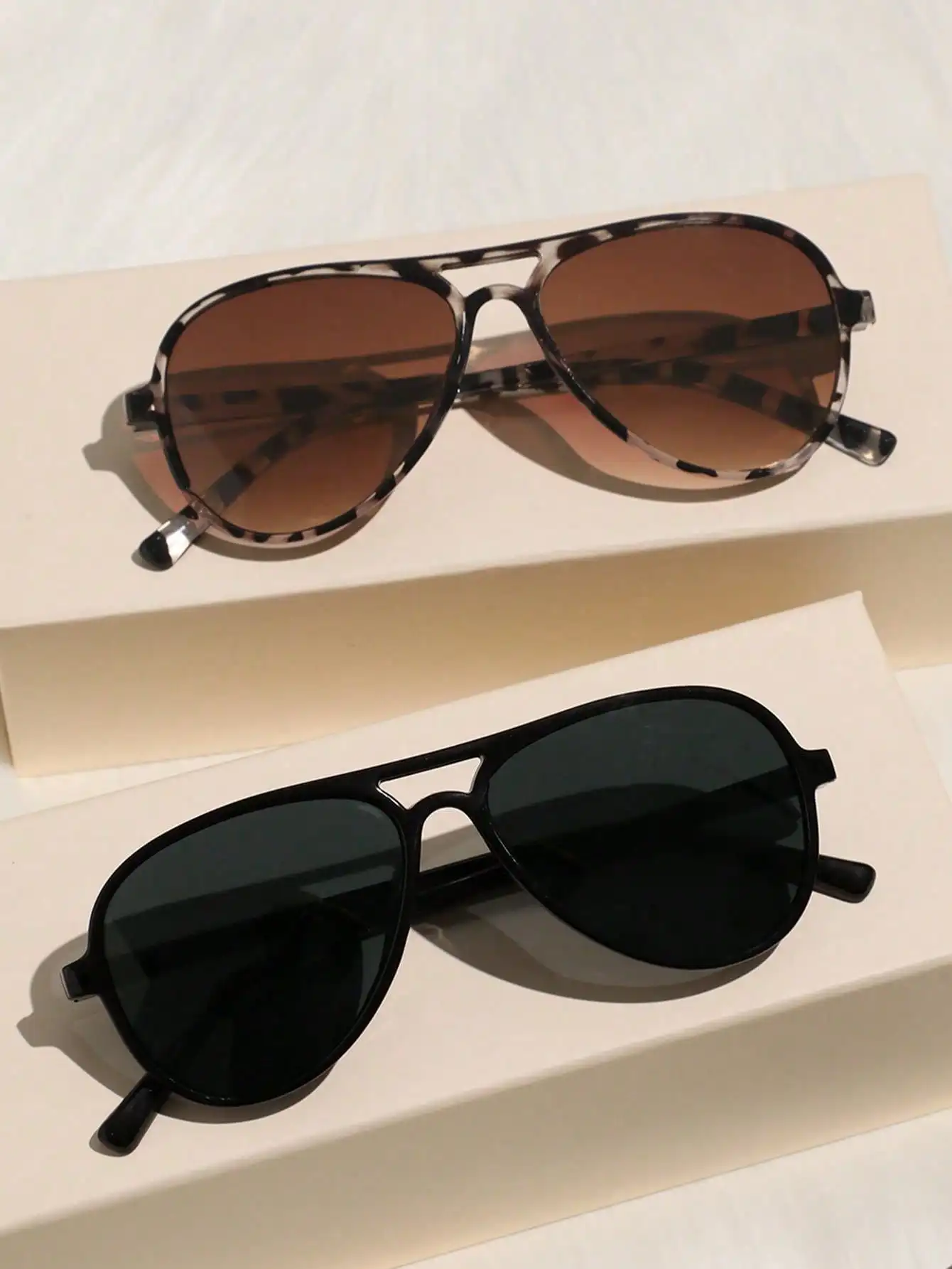 3 Pieces Set Of Classic Retro Elegant Aviator Frames Glasses, Fashionable Combination Suitable For Women - Street Photography, Music Festivals, Outdoor Leisure Activities, Driving, Summer Beach Vacation, Outdoor Activities, Travel
3 Pieces Set Of Classic Retro Elegant Aviator Frames Glasses, Fashionable Combination Suitable For Women - Street Photography, Music Festivals, Outdoor Leisure Activities, Driving, Summer Beach Vacation, Outdoor Activities, Travel