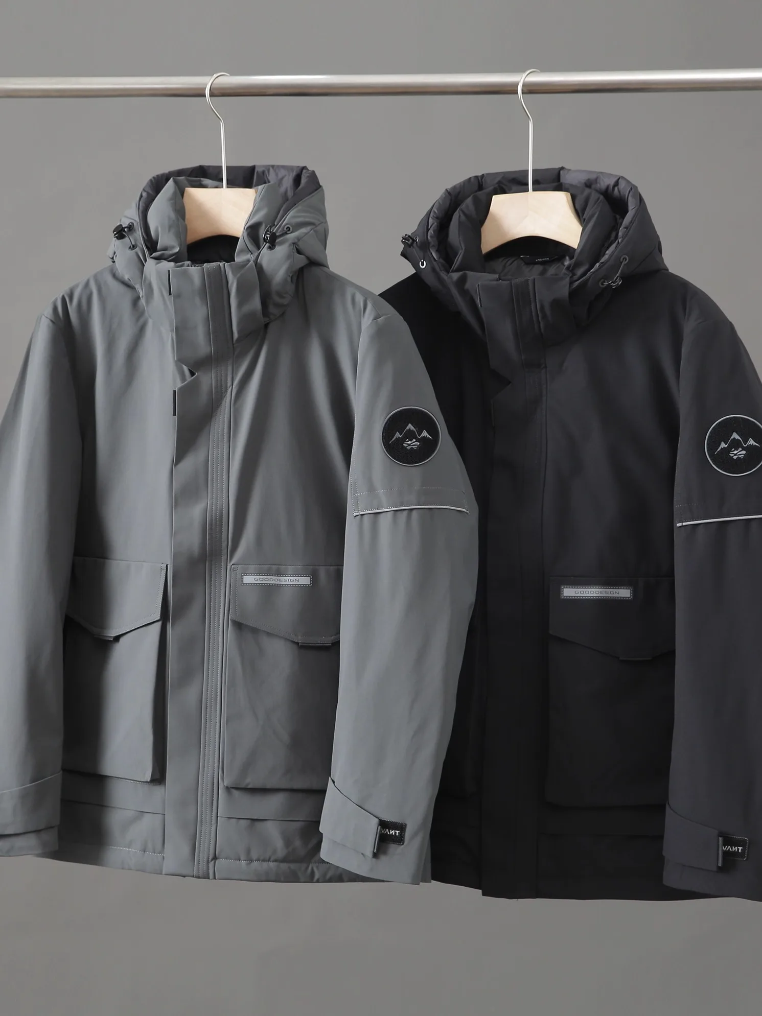 Высококачественная серия верхней одежды из гусиного пуха: прочная мужская зимняя куртка для работы на открытом воздухе, теплая, ветрозащитная, морозостойкая, повседневная.
Высококачественная серия верхней одежды из гусиного пуха: прочная мужская зимняя куртка для работы на открытом воздухе, теплая, ветрозащитная, морозостойкая, повседневная.