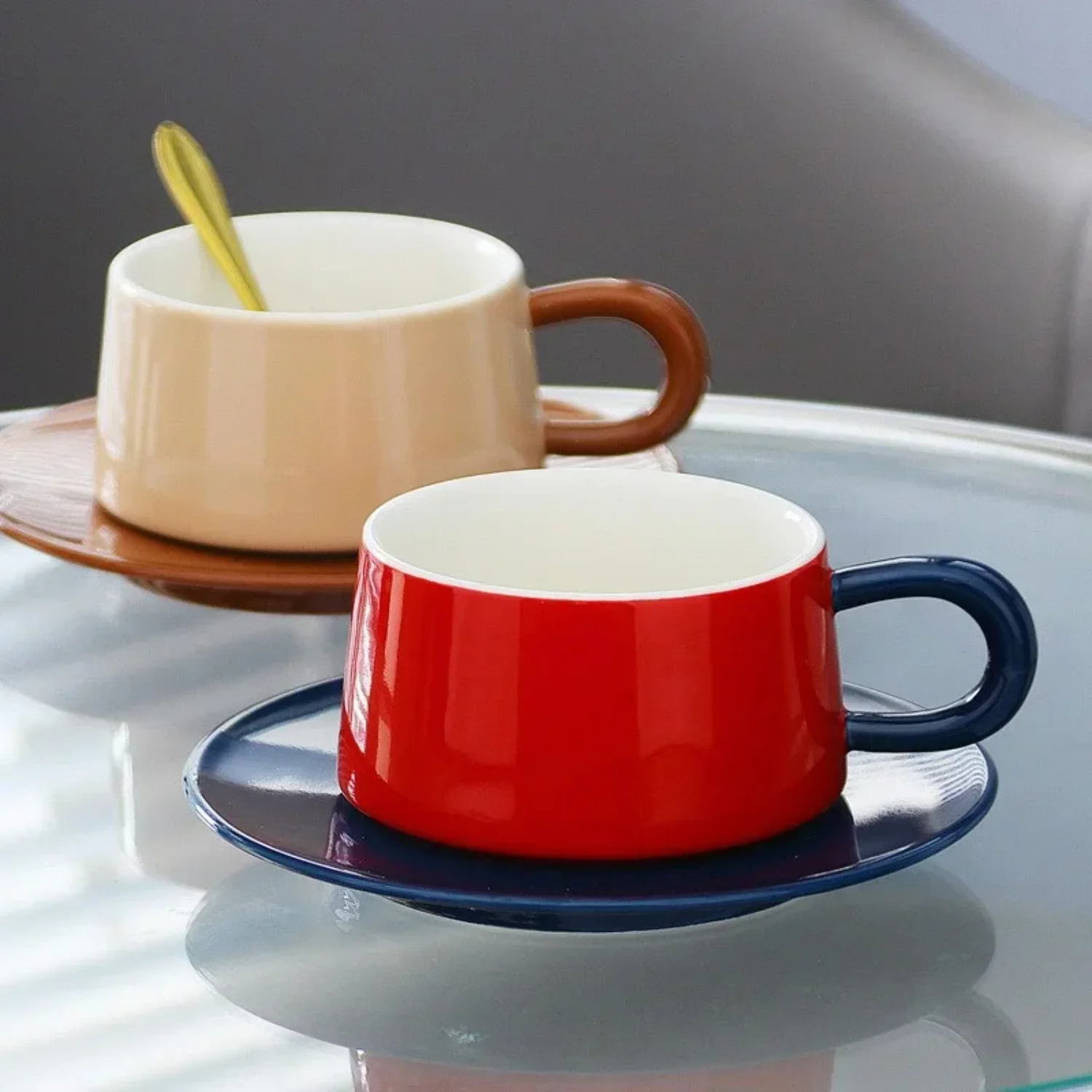 250ml Creative Contrasting colors Ceramic Coffee Cup with Saucer & Spoon Exquisite Retro Afternoon tea cup milk cup Espresso Mug
250ml Creative Contrasting colors Ceramic Coffee Cup with Saucer & Spoon Exquisite Retro Afternoon tea cup milk cup Espresso Mug