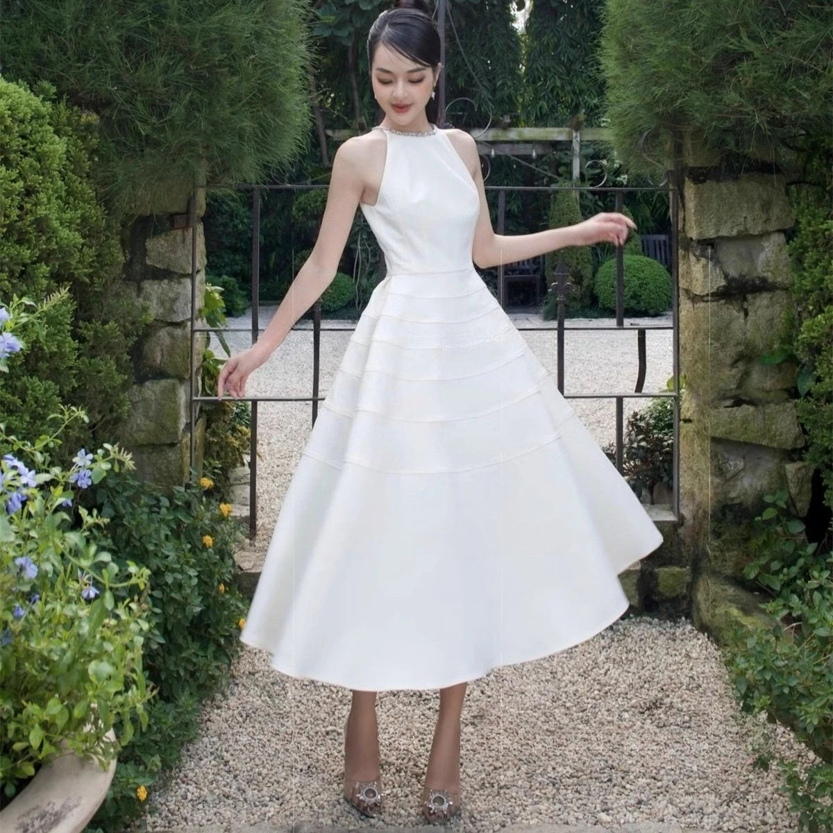 Белое платье без рукавов с бисером, женское уличное платье с круглым вырезом, шикарная элегантная одежда, лоскутное платье для подиума, винтажное облегающее платье
Белое платье без рукавов с бисером, женское уличное платье с круглым вырезом, шикарная элегантная одежда, лоскутное платье для подиума, винтажное облегающее платье