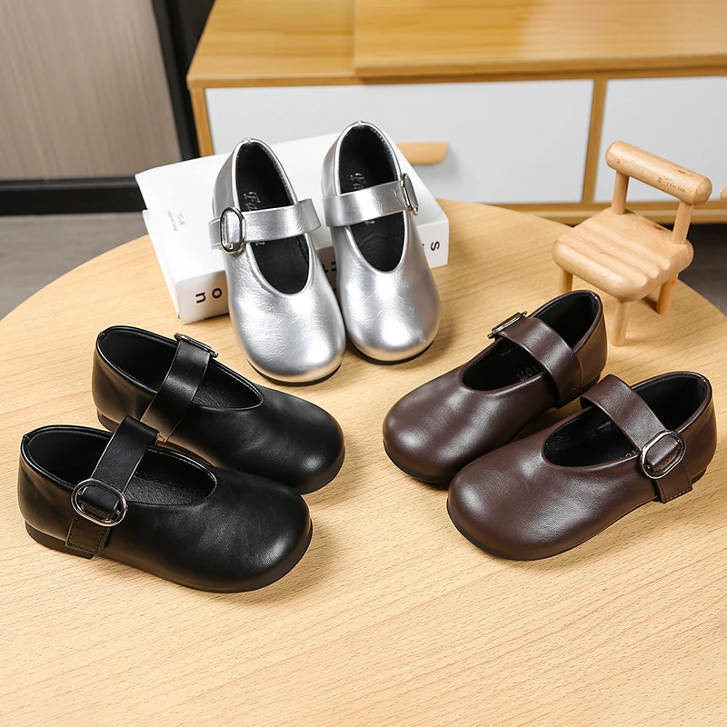 Детские кожаные туфли для девочек с пряжкой, новинка 2026 года, весна-осень, балетки для малышей, мягкая подошва, классические элегантные туфли Мэри Джейн для праздников
Детские кожаные туфли для девочек с пряжкой, новинка 2026 года, весна-осень, балетки для малышей, мягкая подошва, классические элегантные туфли Мэри Джейн для праздников