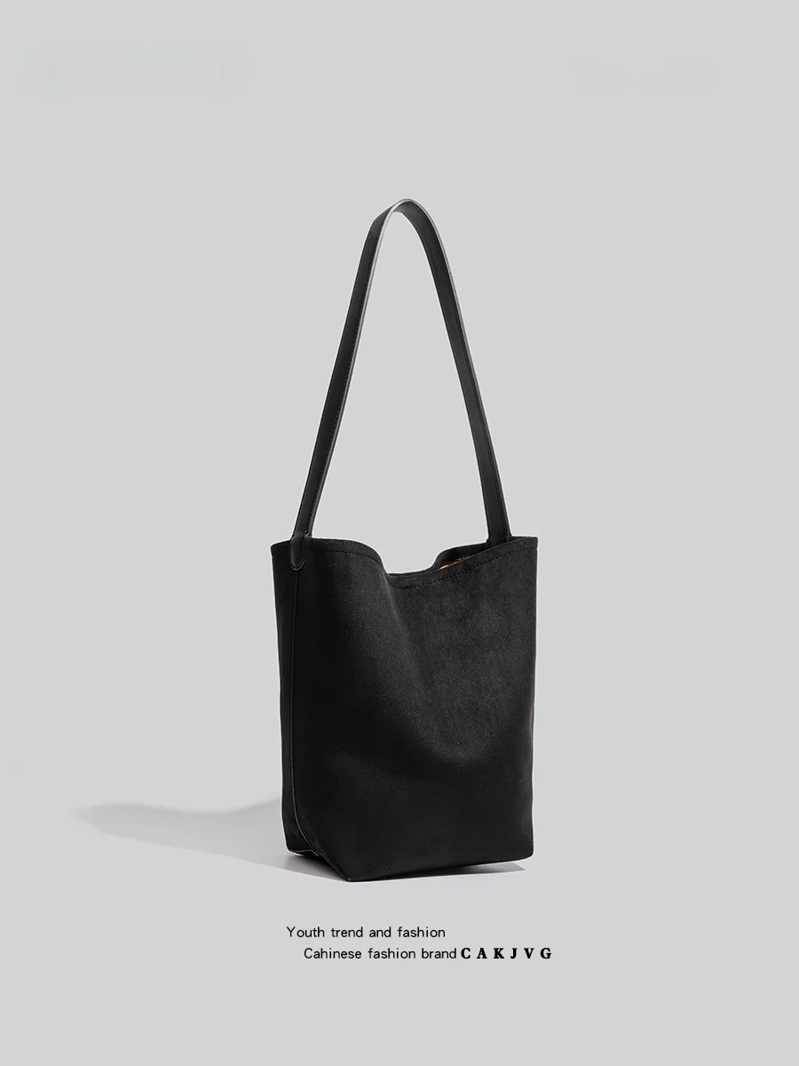 CAKJVG Original 2025 New High-End Suede Bucket Bag Versatile Fashionable Single Shoulder Bag for Youth Casual Pure Color
CAKJVG Original 2025 New High-End Suede Bucket Bag Versatile Fashionable Single Shoulder Bag for Youth Casual Pure Color
