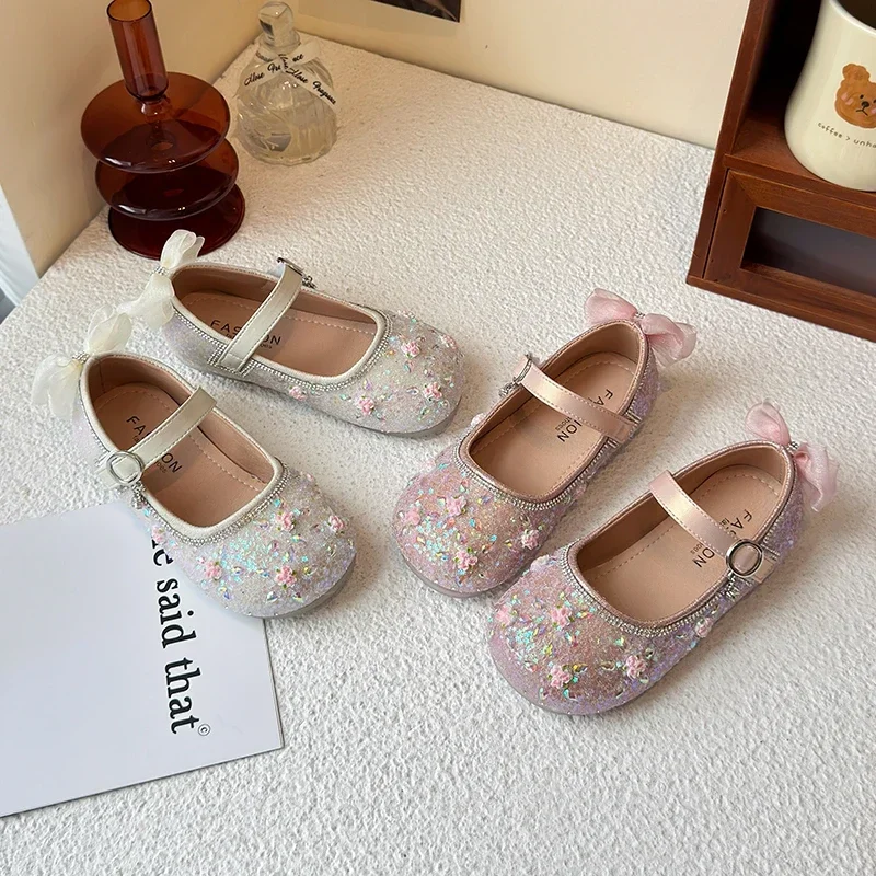 Girls Flats Back Lace Bows Kids Princess Shoes Flowers Sweet 2026 New Children Leather Shoes Round Toes Shiny Sequins Non-slip
Girls Flats Back Lace Bows Kids Princess Shoes Flowers Sweet 2026 New Children Leather Shoes Round Toes Shiny Sequins Non-slip