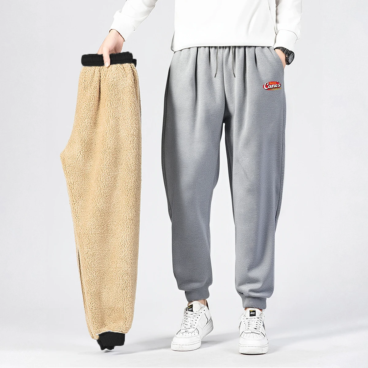Мужские флисовые брюки с логотипом в стиле ретро — уютная зимняя одежда с винтажным дизайном для классического комфорта и стиля
Мужские флисовые брюки с логотипом в стиле ретро — уютная зимняя одежда с винтажным дизайном для классического комфорта и стиля