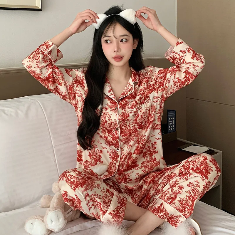 Pajama Women's Spring and Summer Ice Silk Lapel Cardigan Printed Home Suit Silk Thin Long Sleeved Pants Nightwear Homewear 
Pajama Women's Spring and Summer Ice Silk Lapel Cardigan Printed Home Suit Silk Thin Long Sleeved Pants Nightwear Homewear