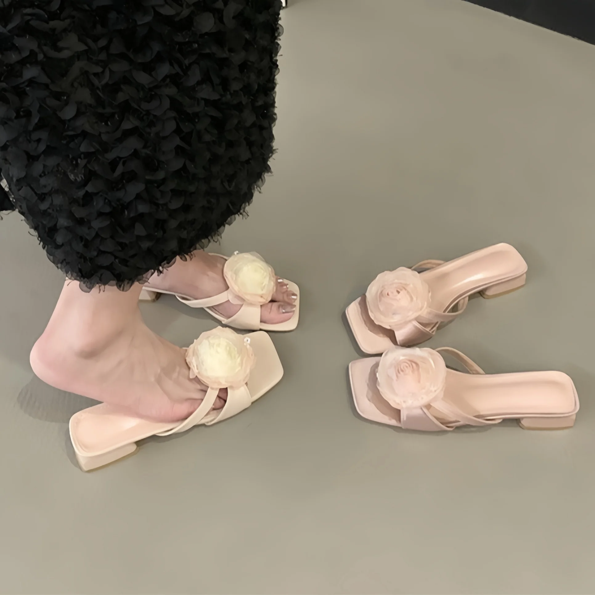 Temperament High Heels Flower Decorated Slippers Square Headed Slippers Elegant Summer Shoes Sweet Style Sandals Fashion Slipper
Temperament High Heels Flower Decorated Slippers Square Headed Slippers Elegant Summer Shoes Sweet Style Sandals Fashion Slipper