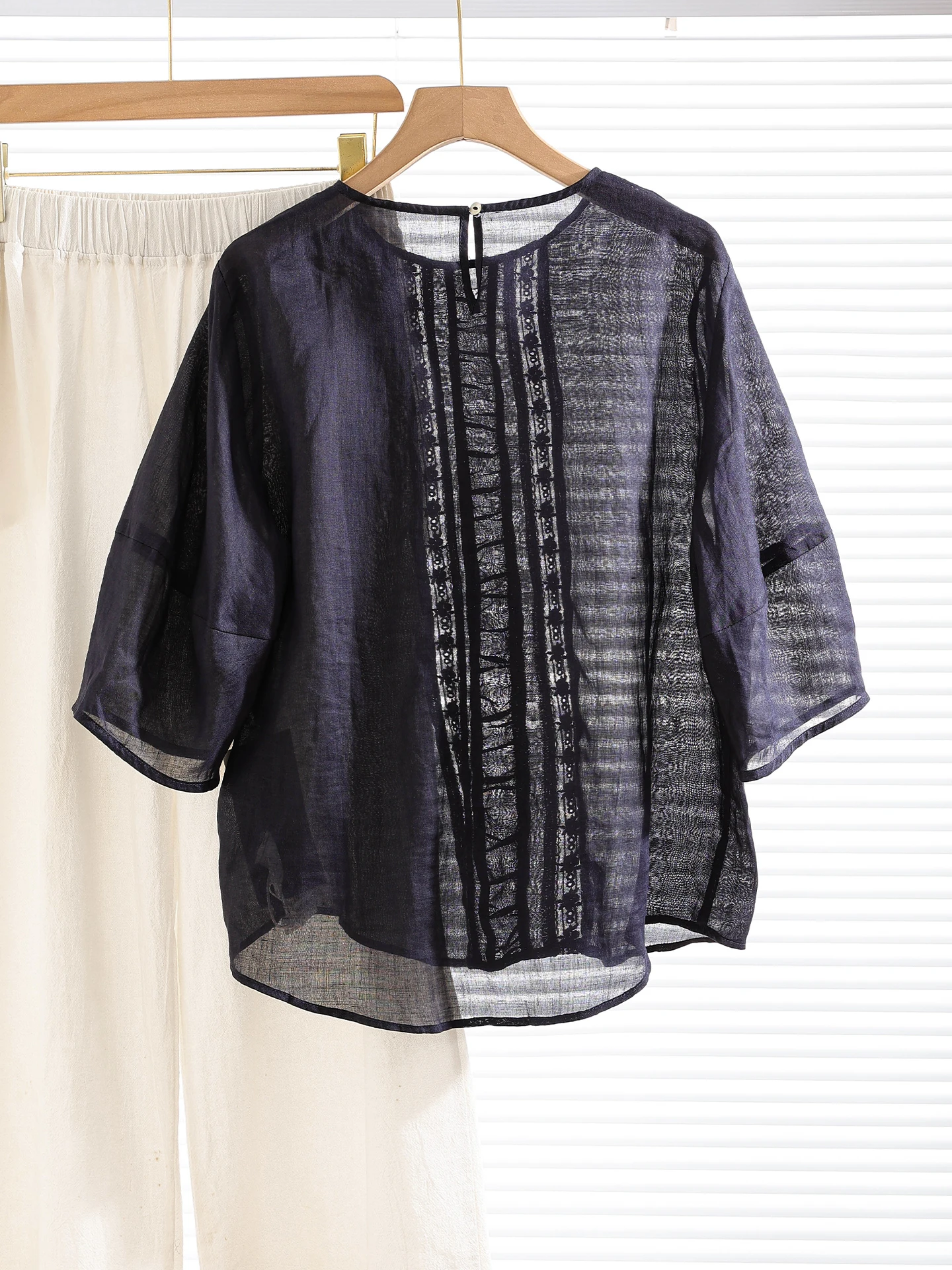 High-End Retro Cotton Linen Five-Quarter Sleeve Shirt Women Summer Loose Casual Pleated Splicing Linen Top round Neck Thin
High-End Retro Cotton Linen Five-Quarter Sleeve Shirt Women Summer Loose Casual Pleated Splicing Linen Top round Neck Thin