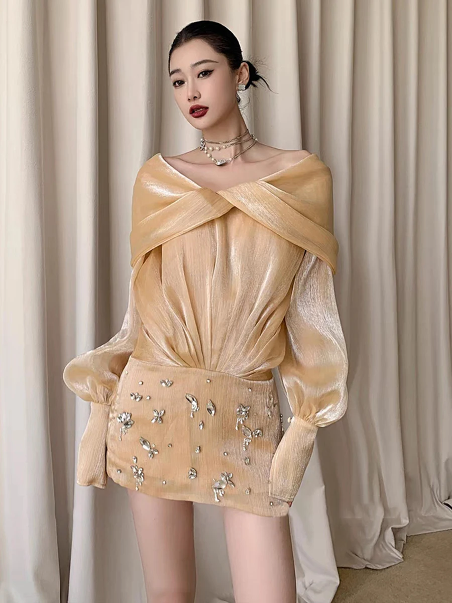 TWOTWINSTYLE Solid Spliced Diamonds Slimming Dresses For Women Slash Neck Long Sleeve High Waist Temperament Mini Dress Female
TWOTWINSTYLE Solid Spliced Diamonds Slimming Dresses For Women Slash Neck Long Sleeve High Waist Temperament Mini Dress Female