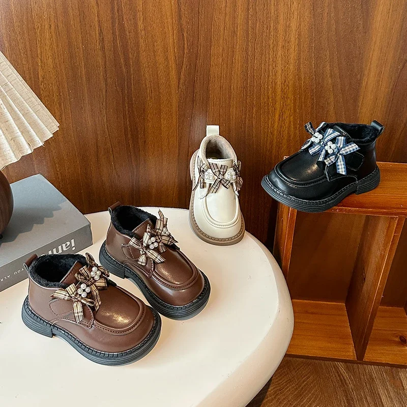 Кожаные ботинки для девочек с милыми бантиками. Детские ботинки принцессы с круглым носком и мягкой подошвой. Новые зимние детские ботильоны 2024, теплые замшевые ботильоны.
Кожаные ботинки для девочек с милыми бантиками. Детские ботинки принцессы с круглым носком и мягкой подошвой. Новые зимние детские ботильоны 2024, теплые замшевые ботильоны.