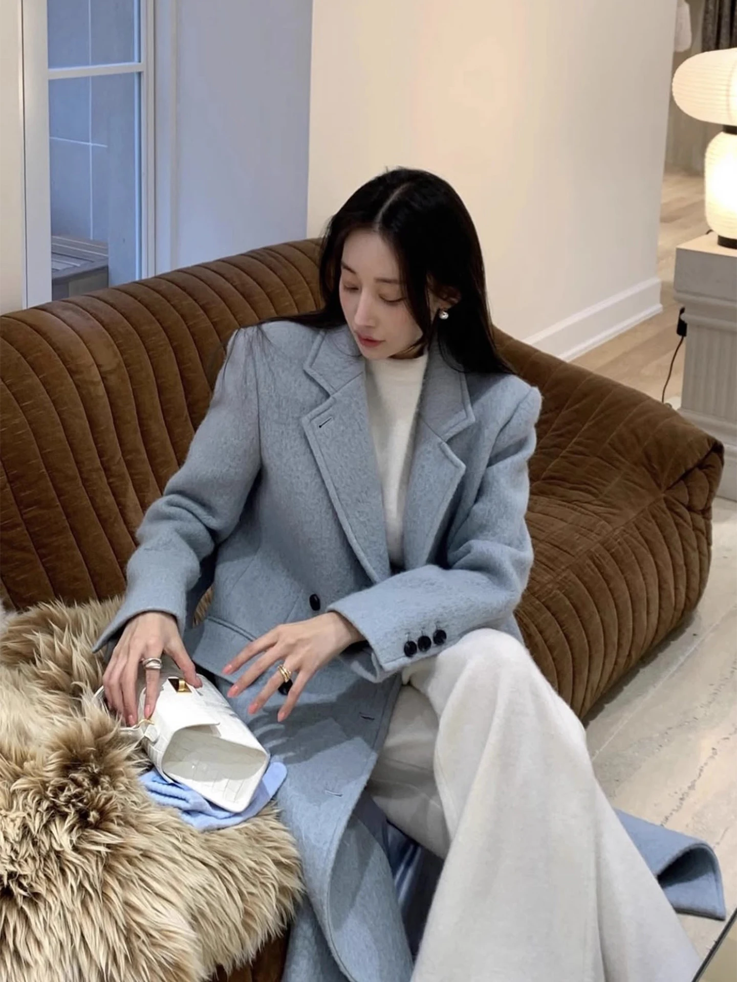 Ele Long Woolen Coat Women's Double-breasted Suit Collar Winter New Sle Faionable Pure Color Korean Version Loose Fit
Ele Long Woolen Coat Women's Double-breasted Suit Collar Winter New Sle Faionable Pure Color Korean Version Loose Fit