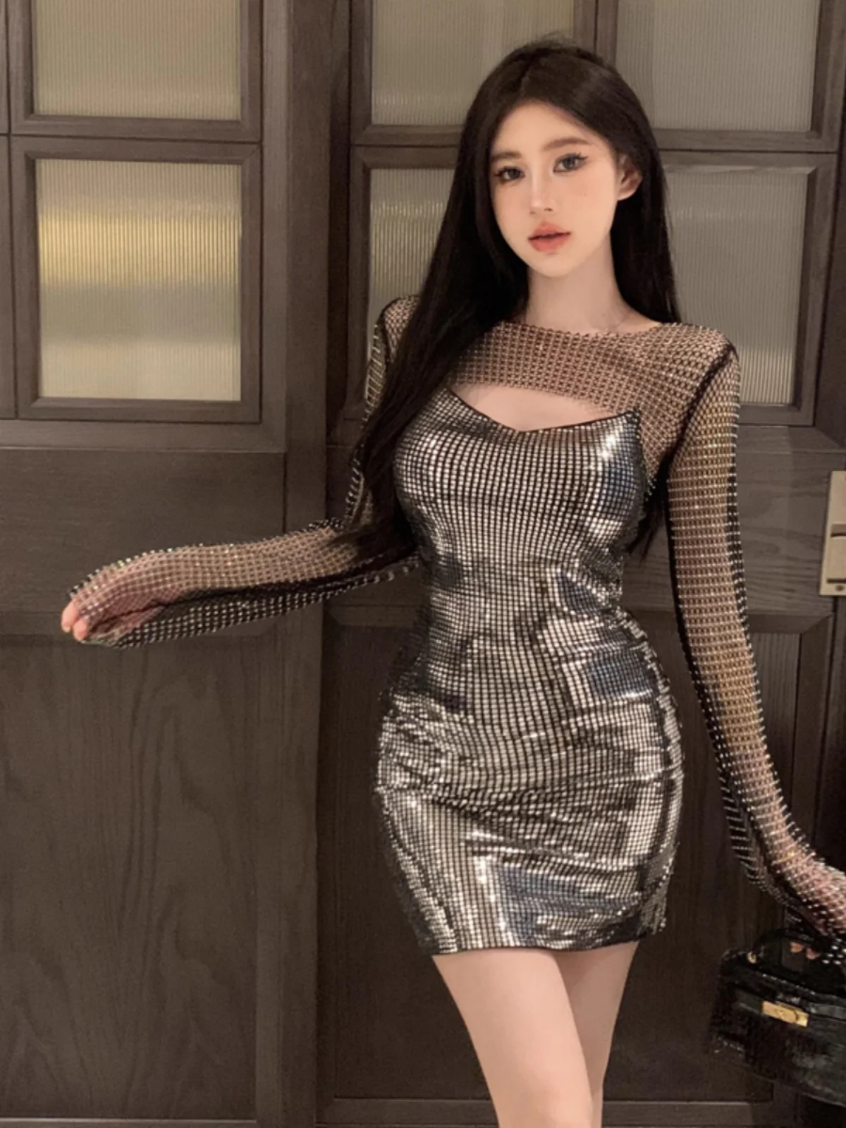Fashionable Mesh Diamond Short Top And Skirt Set Women's Summer Outfit Bright Sequin Tube Top Shoulder Pad Spring Sunscreen E...
Fashionable Mesh Diamond Short Top And Skirt Set Women's Summer Outfit Bright Sequin Tube Top Shoulder Pad Spring Sunscreen E...