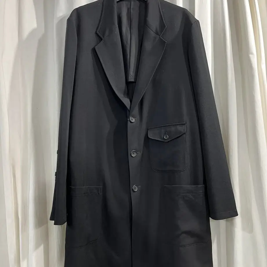 TOP-YAMAMOTO ® silhouette Windbreaker for men, mid-length black suit collar jacket, loose design overcoat
TOP-YAMAMOTO ® silhouette Windbreaker for men, mid-length black suit collar jacket, loose design overcoat