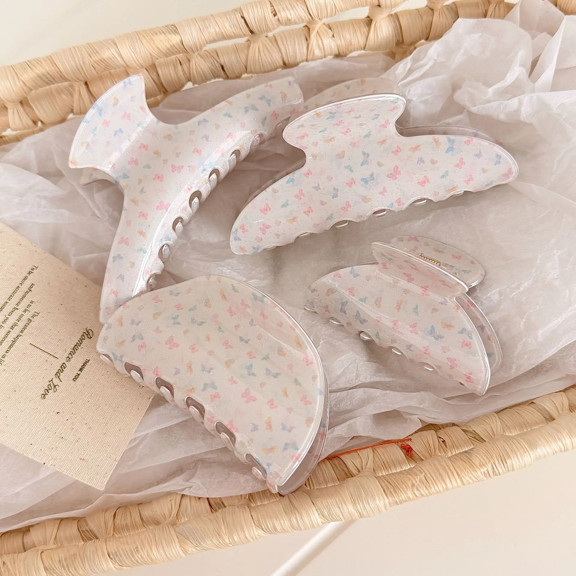 Butterfly Shark Hair Claw Colorful Resin for Half Up Back Head Summer Daily Use Elegant Chic Hair Accessory Women Hair Clip
Butterfly Shark Hair Claw Colorful Resin for Half Up Back Head Summer Daily Use Elegant Chic Hair Accessory Women Hair Clip