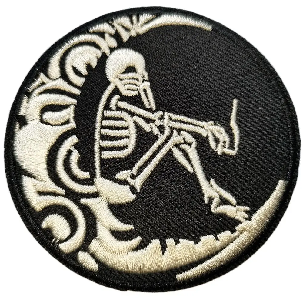 White Skull Smoking Moon Black Circle Embroidered Patch Iron On Applique ≈6.9cm Explore Travel Souvenir
White Skull Smoking Moon Black Circle Embroidered Patch Iron On Applique ≈6.9cm Explore Travel Souvenir