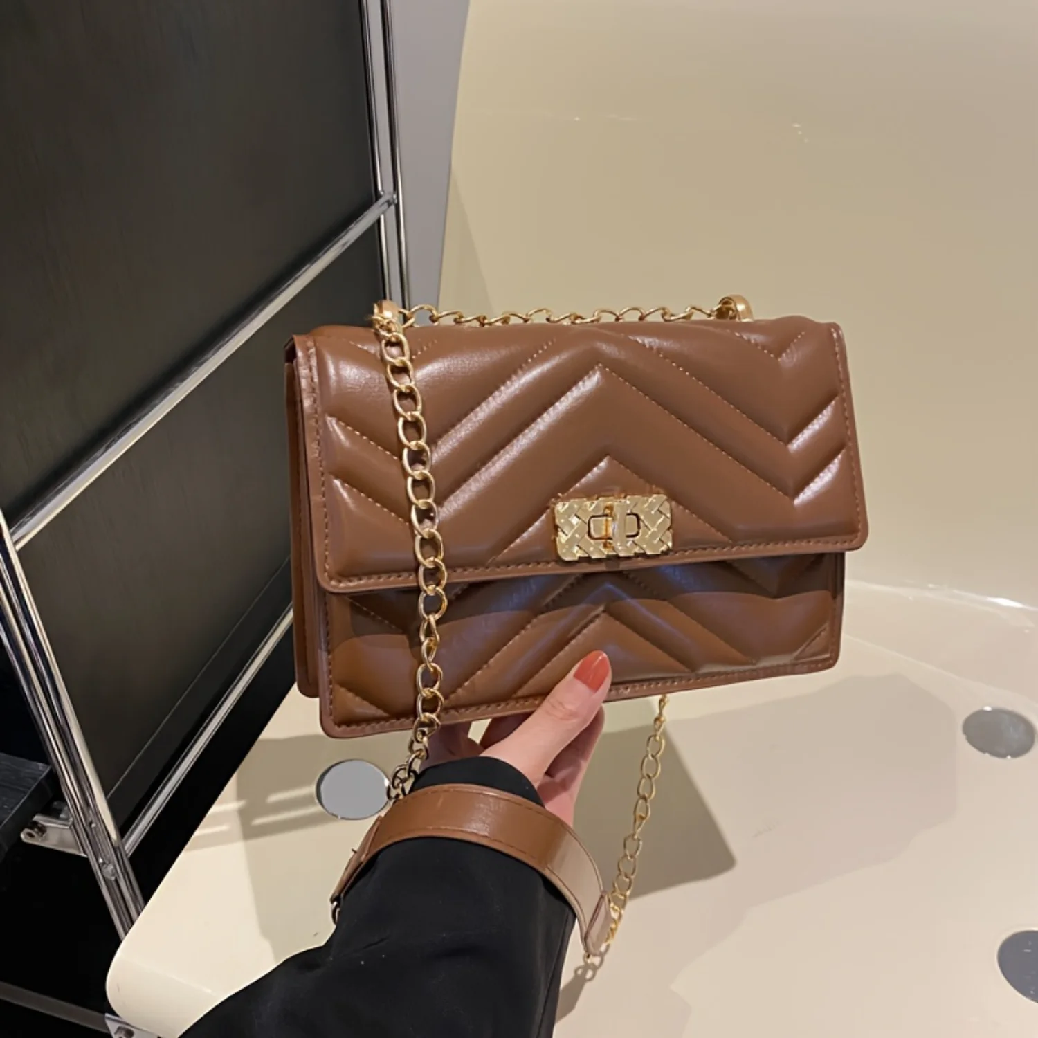 Chain Crossbody Bag, Simple Embossed Shoulder Bag, Solid Color Square Handbag, Purse For Women
Chain Crossbody Bag, Simple Embossed Shoulder Bag, Solid Color Square Handbag, Purse For Women