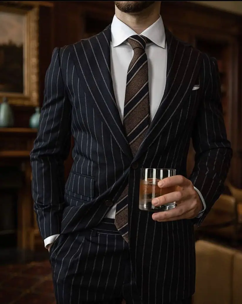 Умный повседневный мужской костюм из двух предметов в черную полоску, деловой костюм, приталенный костюм с лацканами для свадебной вечеринки, выпускного вечера (пиджак + брюки)
Умный повседневный мужской костюм из двух предметов в черную полоску, деловой костюм, приталенный костюм с лацканами для свадебной вечеринки, выпускного вечера (пиджак + брюки)