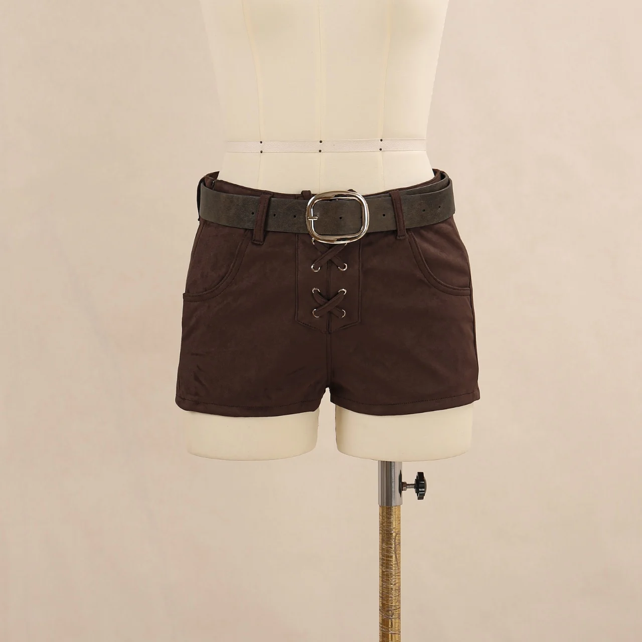 Brown Suede Shorts y2k Spice Girl Style Retro Chic Belt Decoration High Waisted Women's Shorts 2025 Summer New
Brown Suede Shorts y2k Spice Girl Style Retro Chic Belt Decoration High Waisted Women's Shorts 2025 Summer New