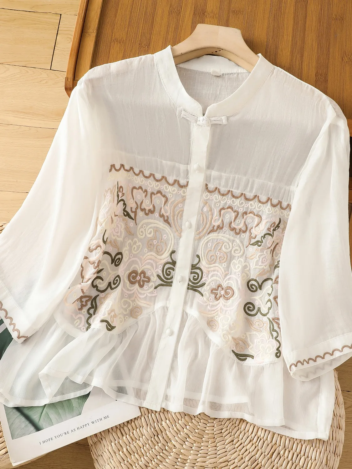 Женская летняя кукла из хлопка и льна с вышивкой Ele, антивозрастная кукла для похудения, воротник-стойка, деталь на пуговицах
Женская летняя кукла из хлопка и льна с вышивкой Ele, антивозрастная кукла для похудения, воротник-стойка, деталь на пуговицах