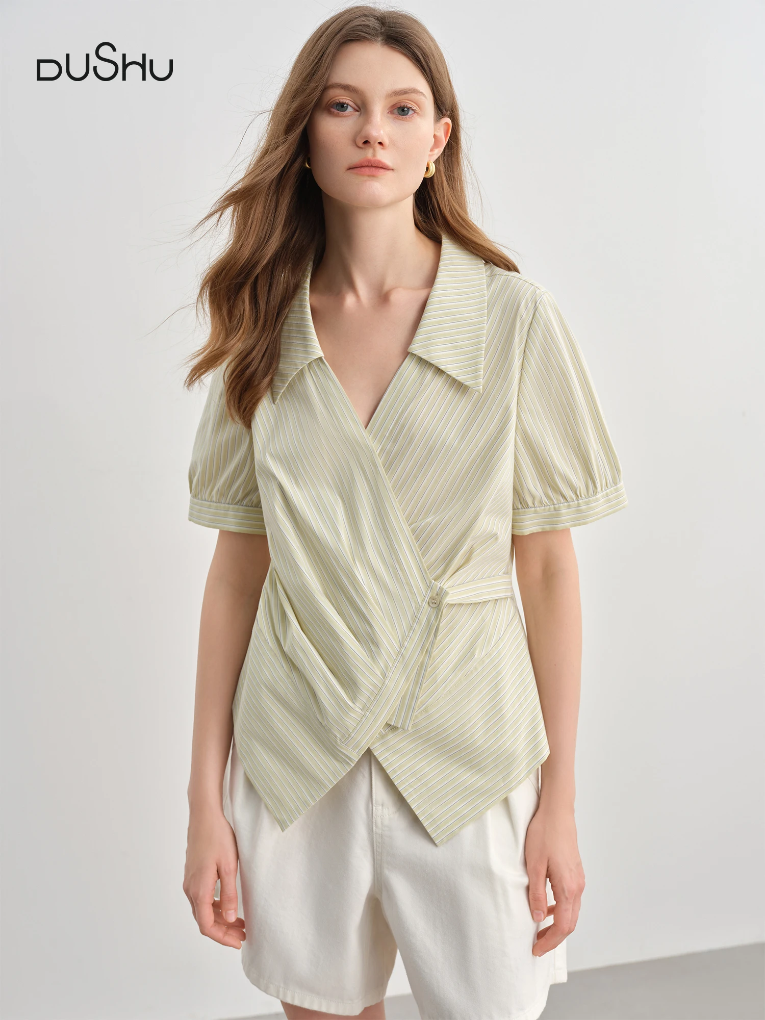 DUSHU 2025 Summer Women's Curve-Flattering Wrap-Front Shirt - V-Neck Striped Design & Breathable Fabric for Office Chic
DUSHU 2025 Summer Women's Curve-Flattering Wrap-Front Shirt - V-Neck Striped Design & Breathable Fabric for Office Chic